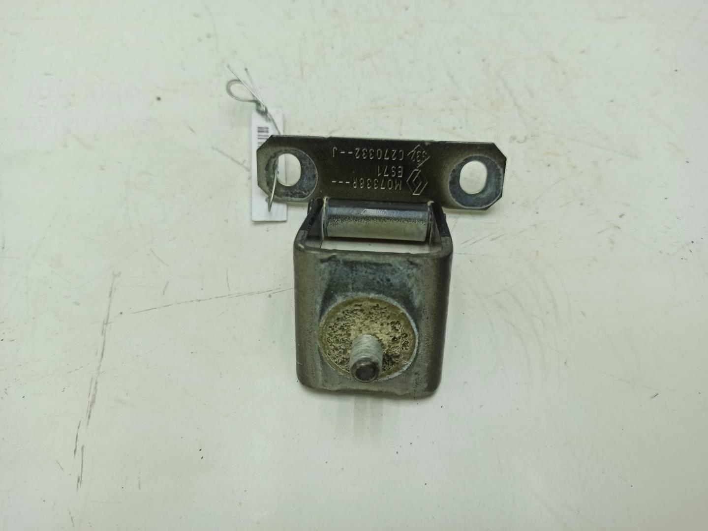 Петля крышки багажника