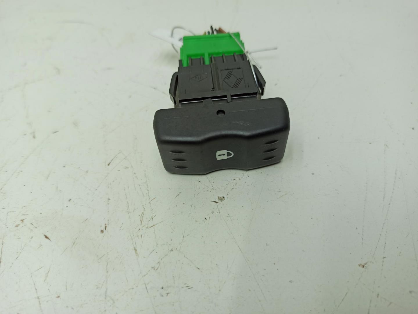 Кнопка центрального замка