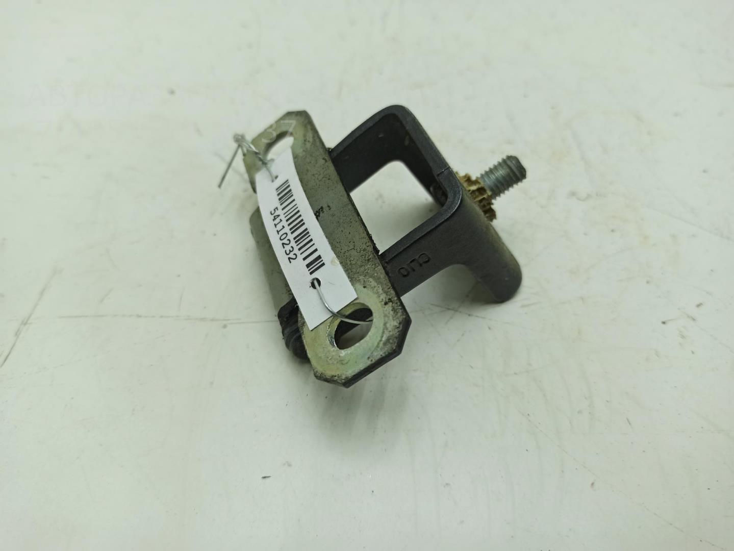 Петля крышки багажника