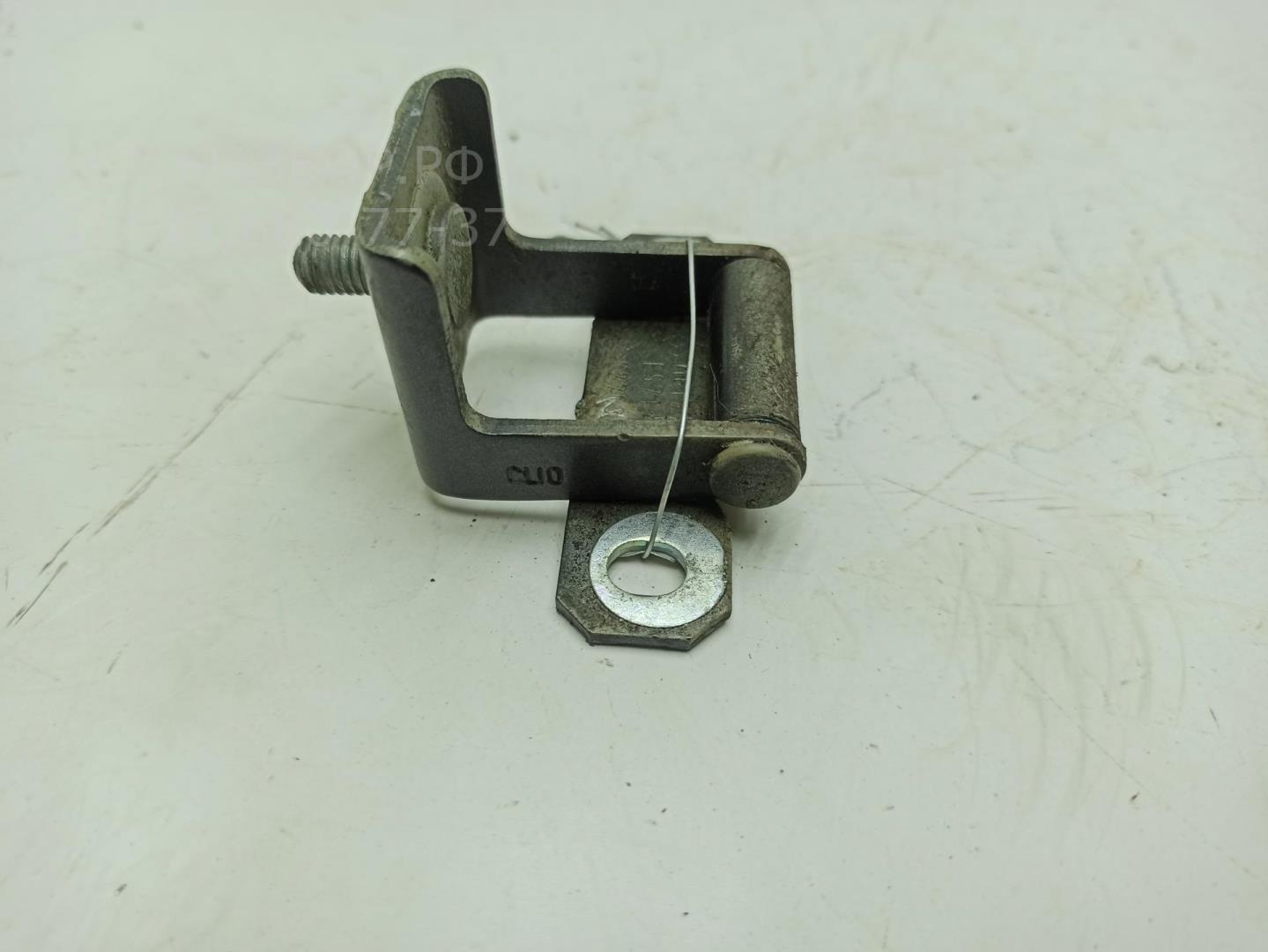 Петля крышки багажника