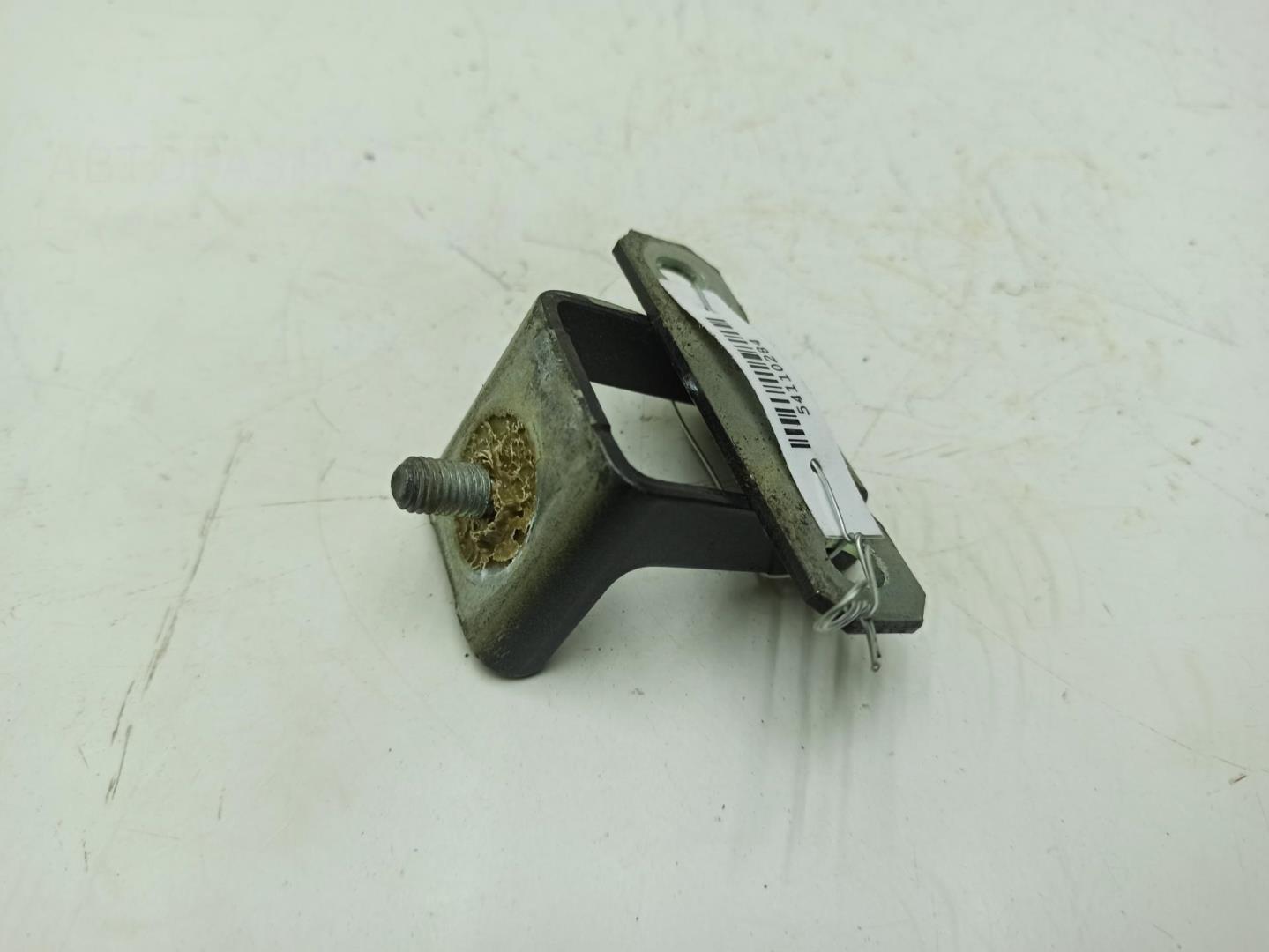 Петля крышки багажника