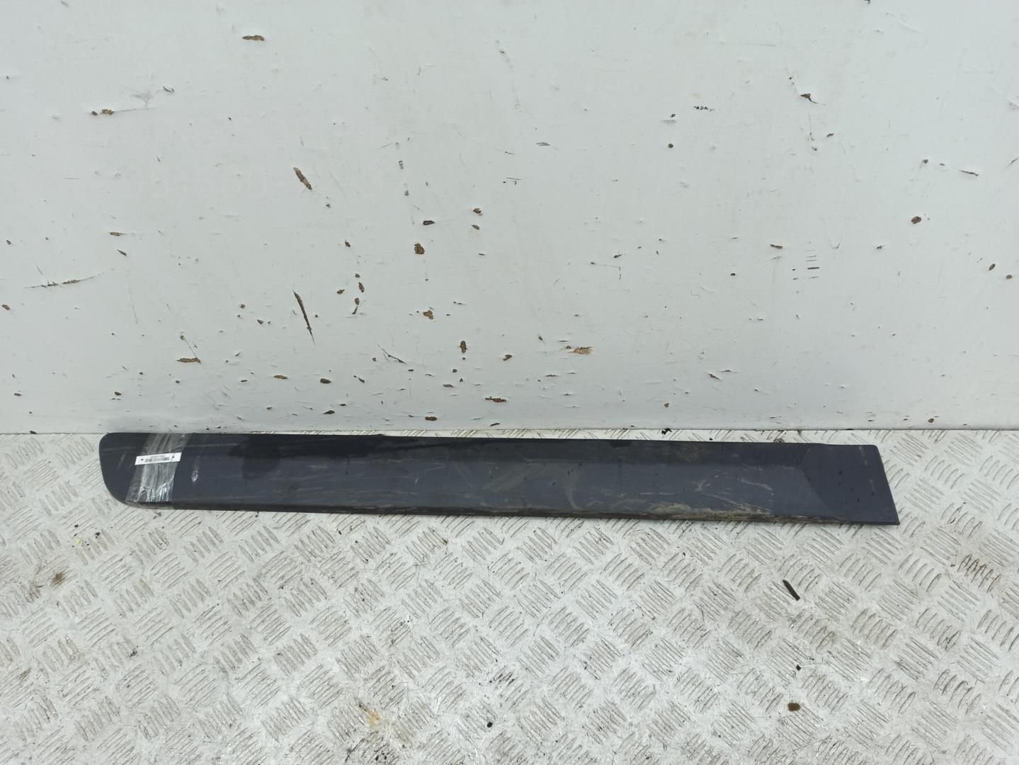 Накладка двери задней правой