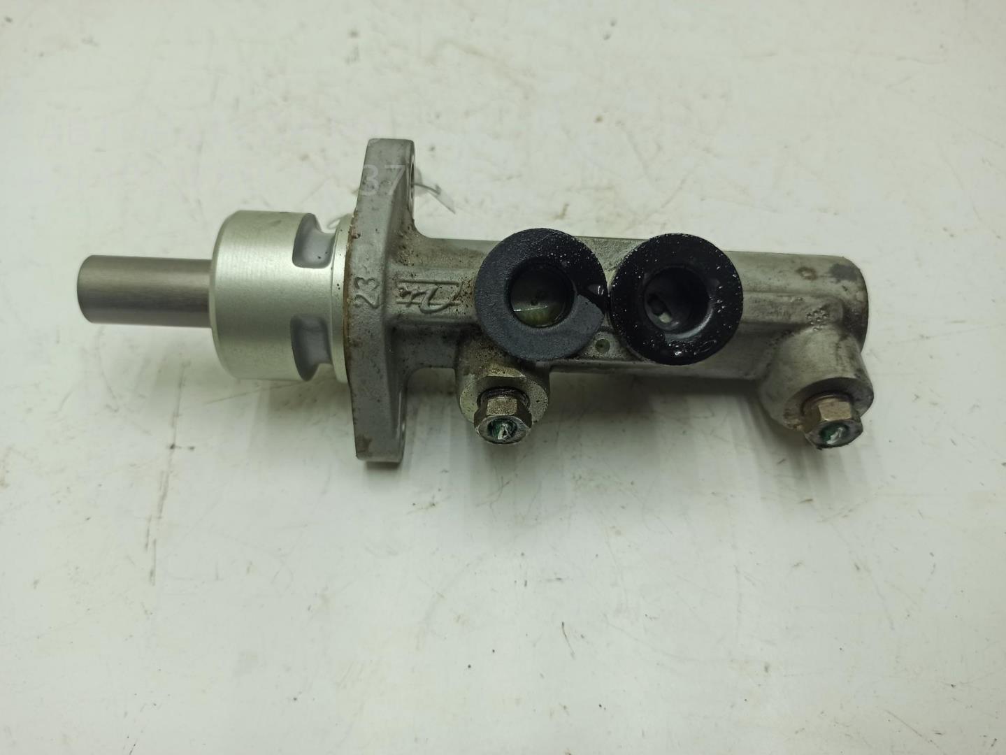 Цилиндр тормозной главный