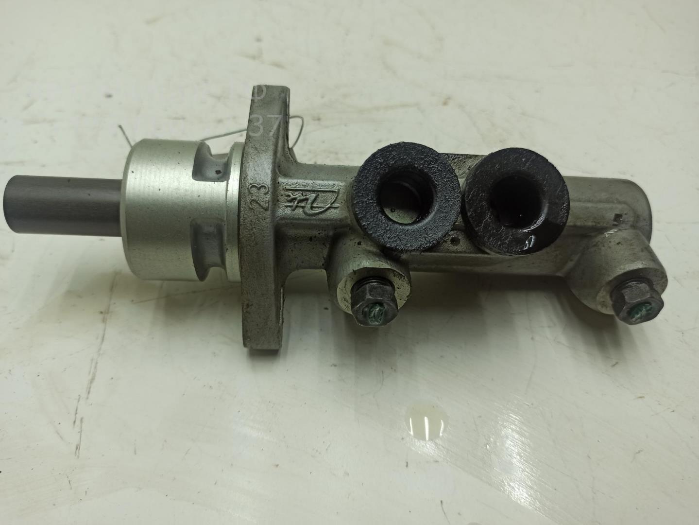 Цилиндр тормозной главный