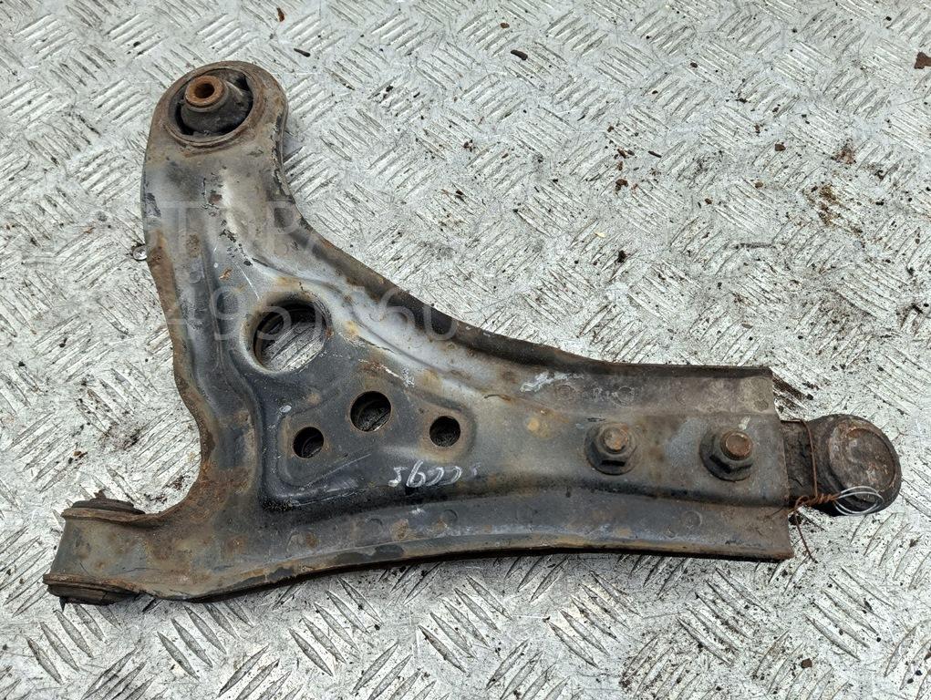 Рычаг передний правый