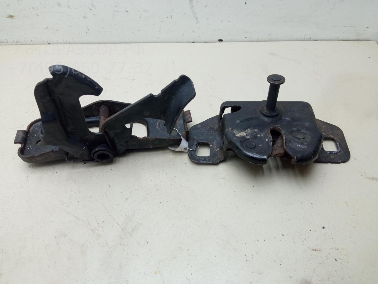 Замок капота