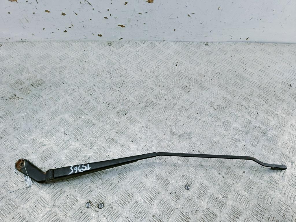 Поводок стеклоочистителя передний правый