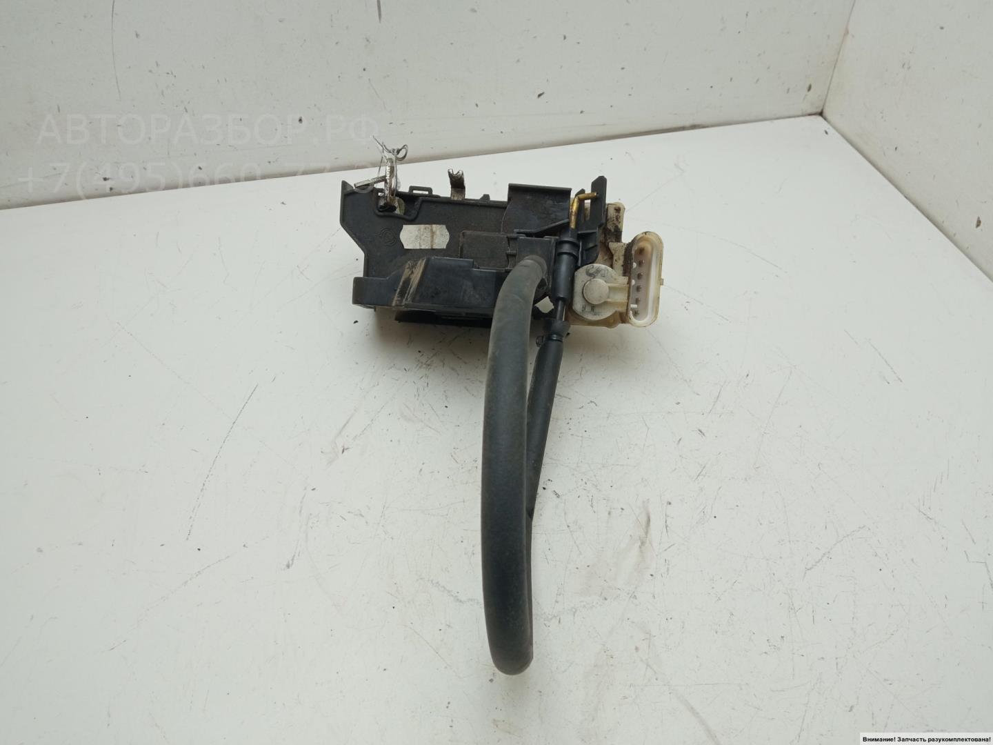 Замок двери передней левой