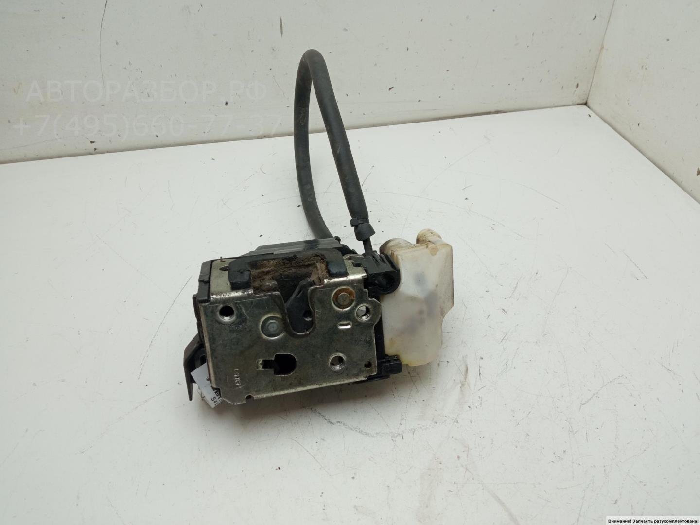 Замок двери передней левой