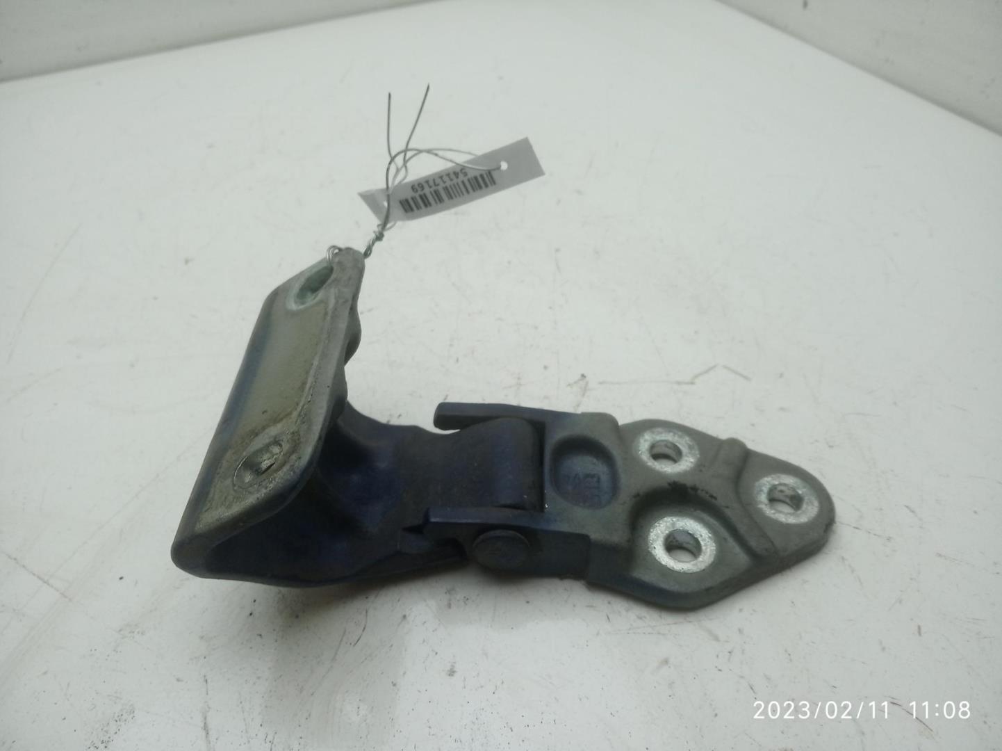 Петля двери