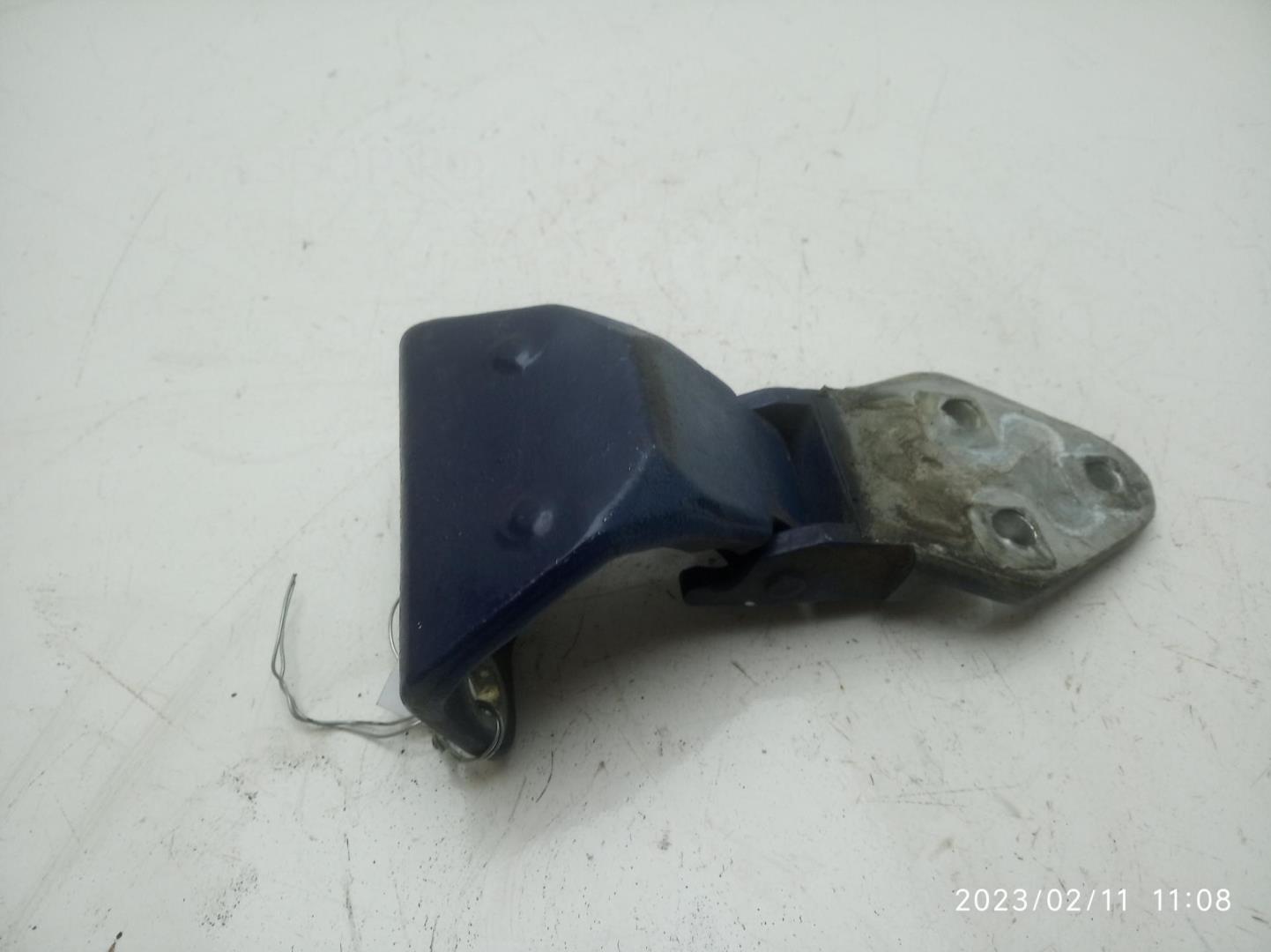 Петля двери