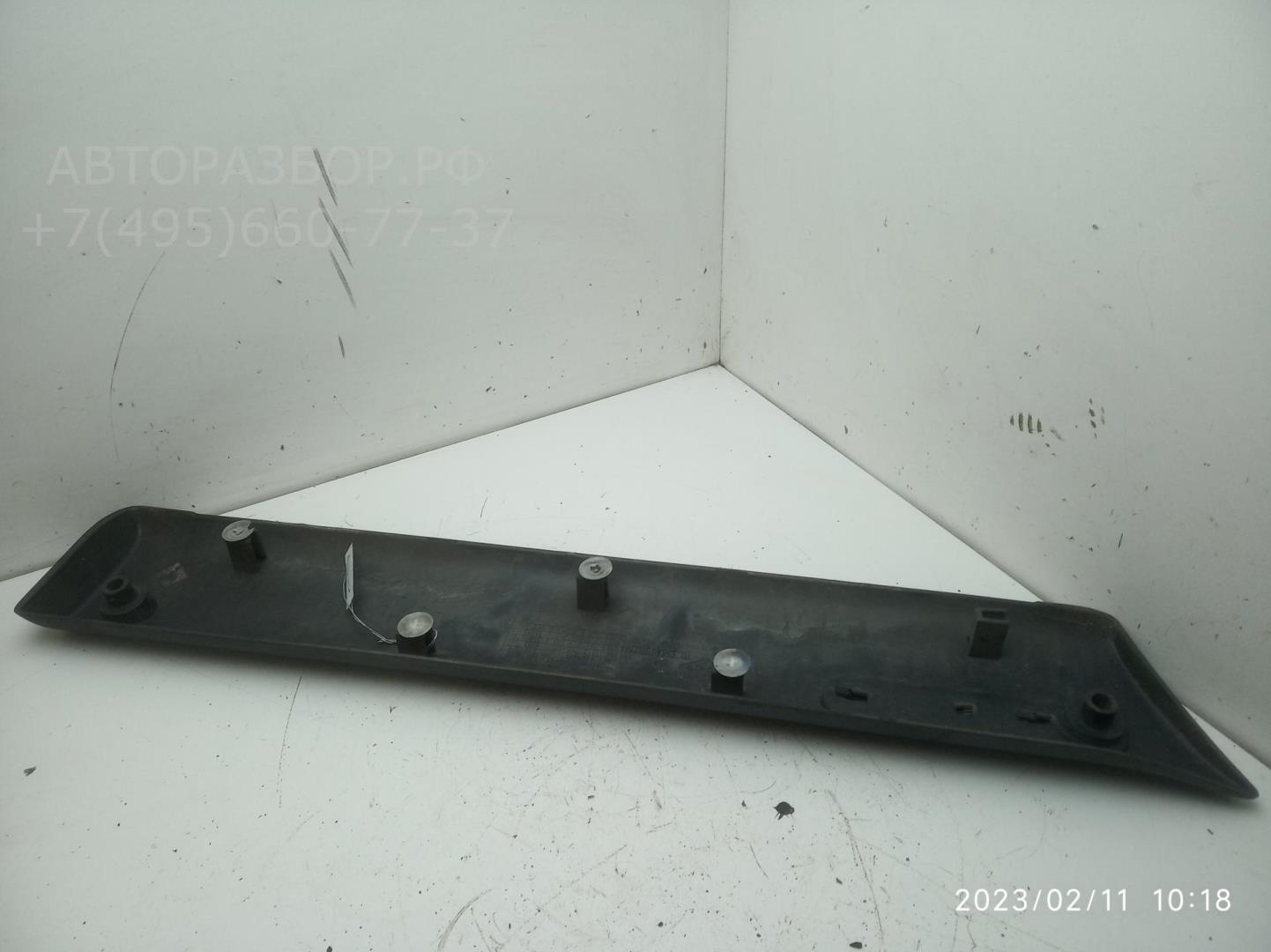 Накладка двери передней правой