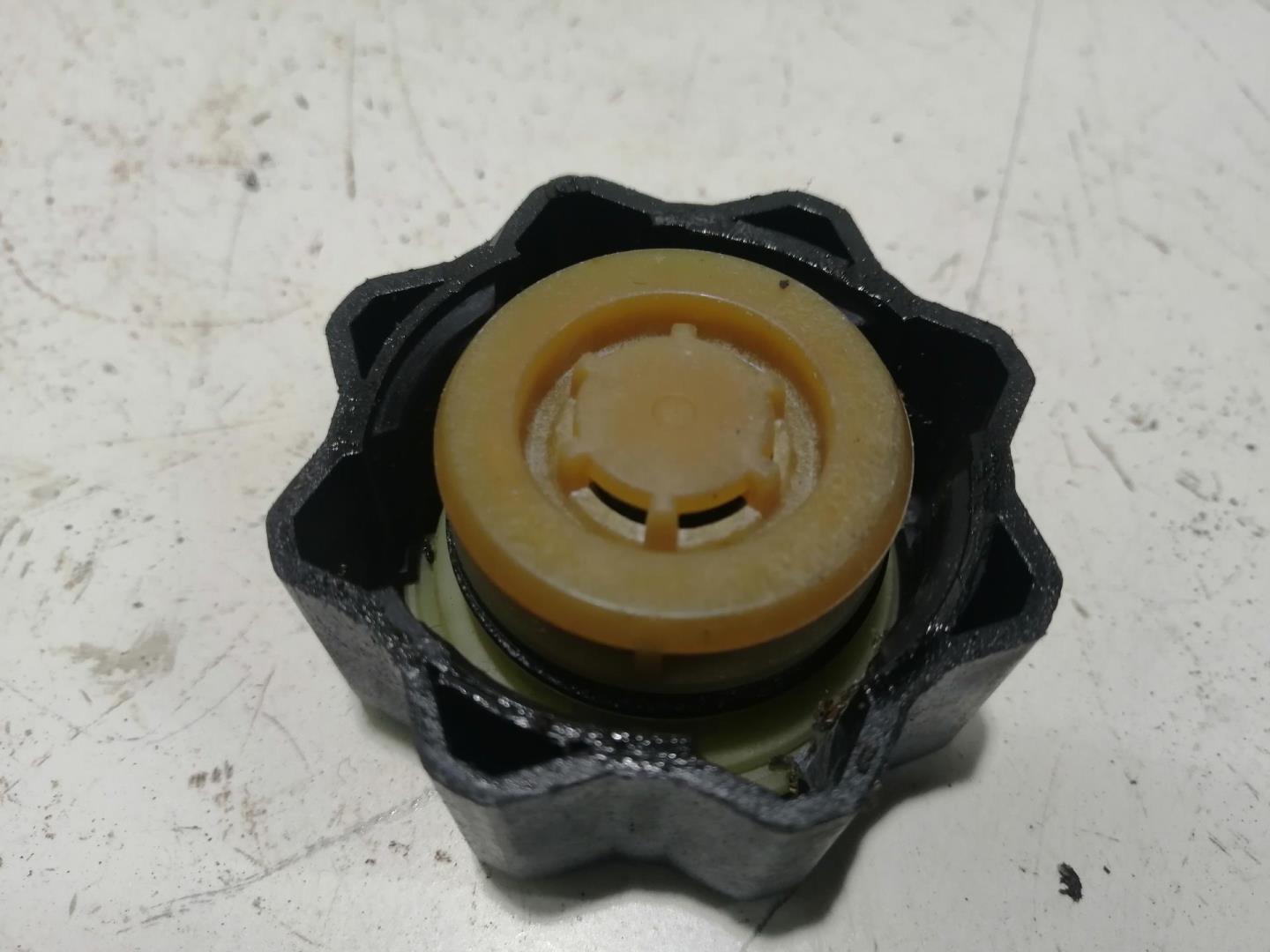 Крышка расширительного бачка