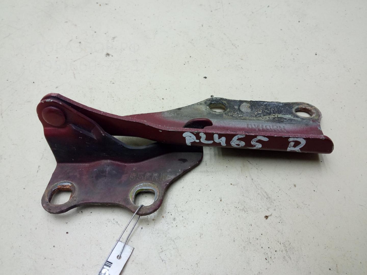 Петля капота правая