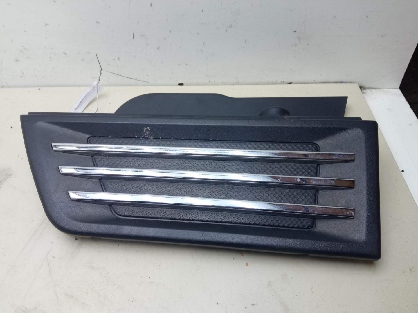 Накладка переднего крыла левого