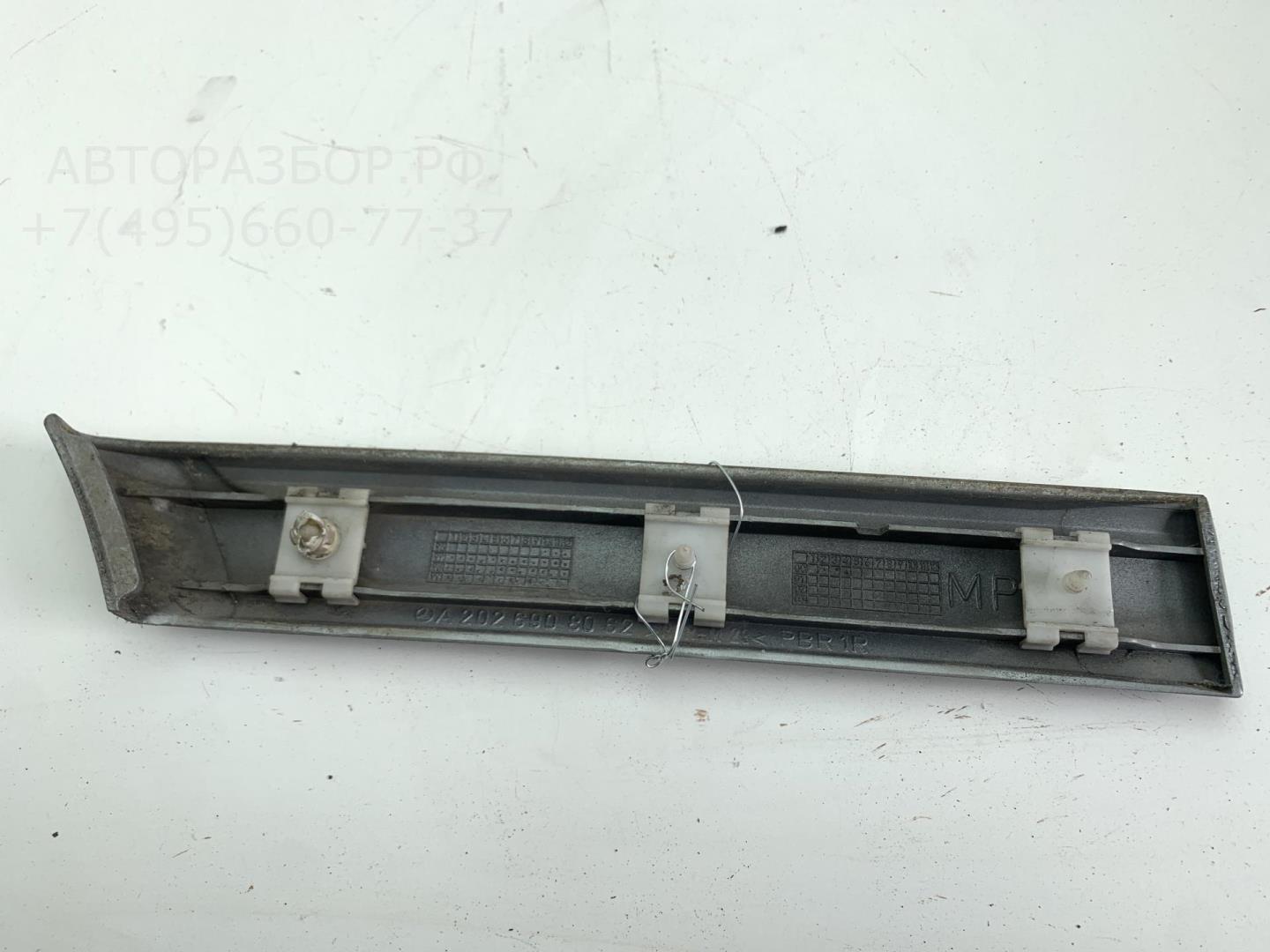 Накладка переднего крыла правого