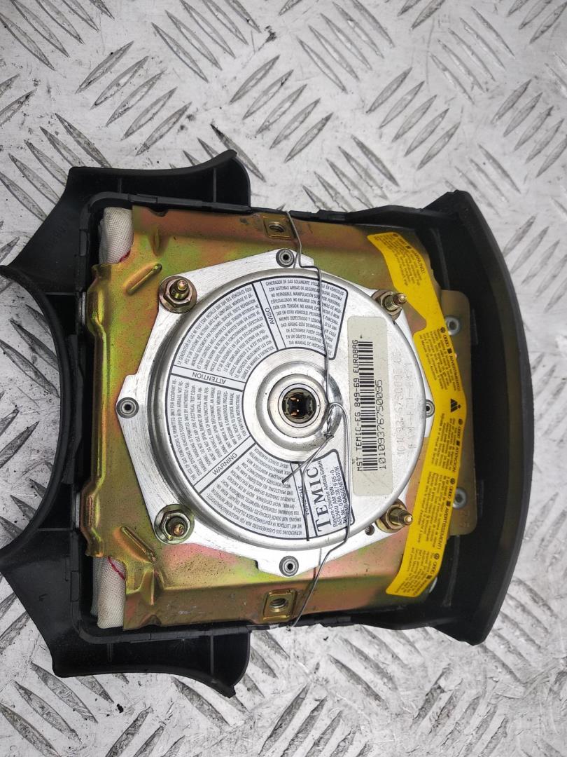 Подушка безопасности в рулевое колесо