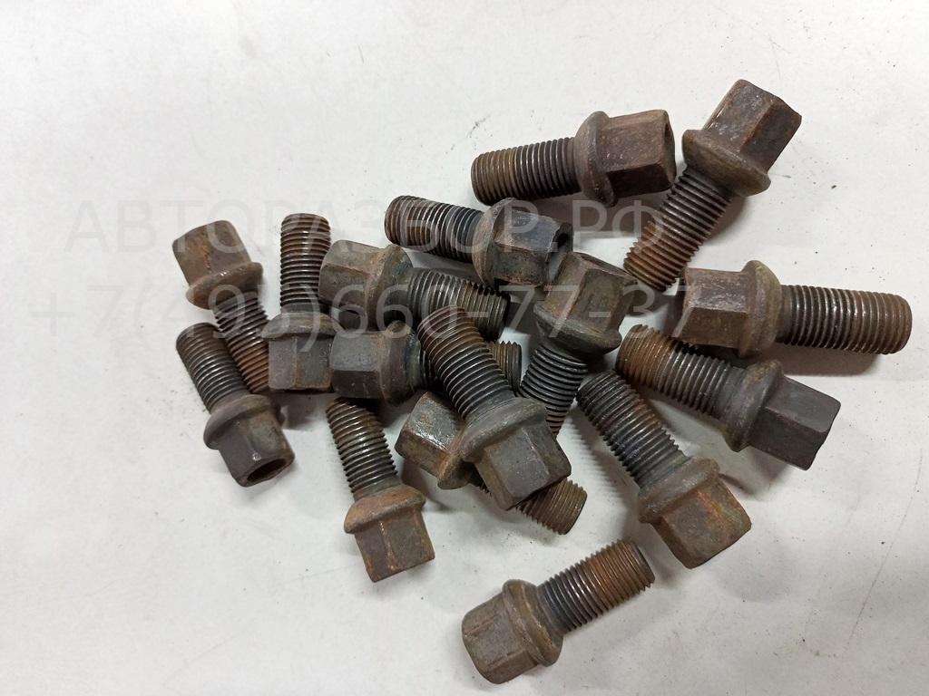 Болт колесный