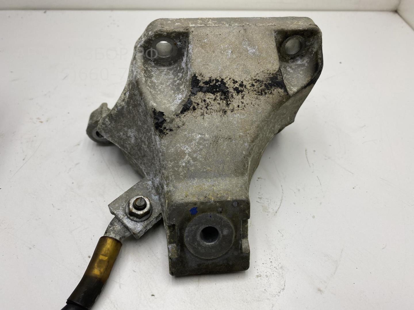 Кронштейн двигателя правый