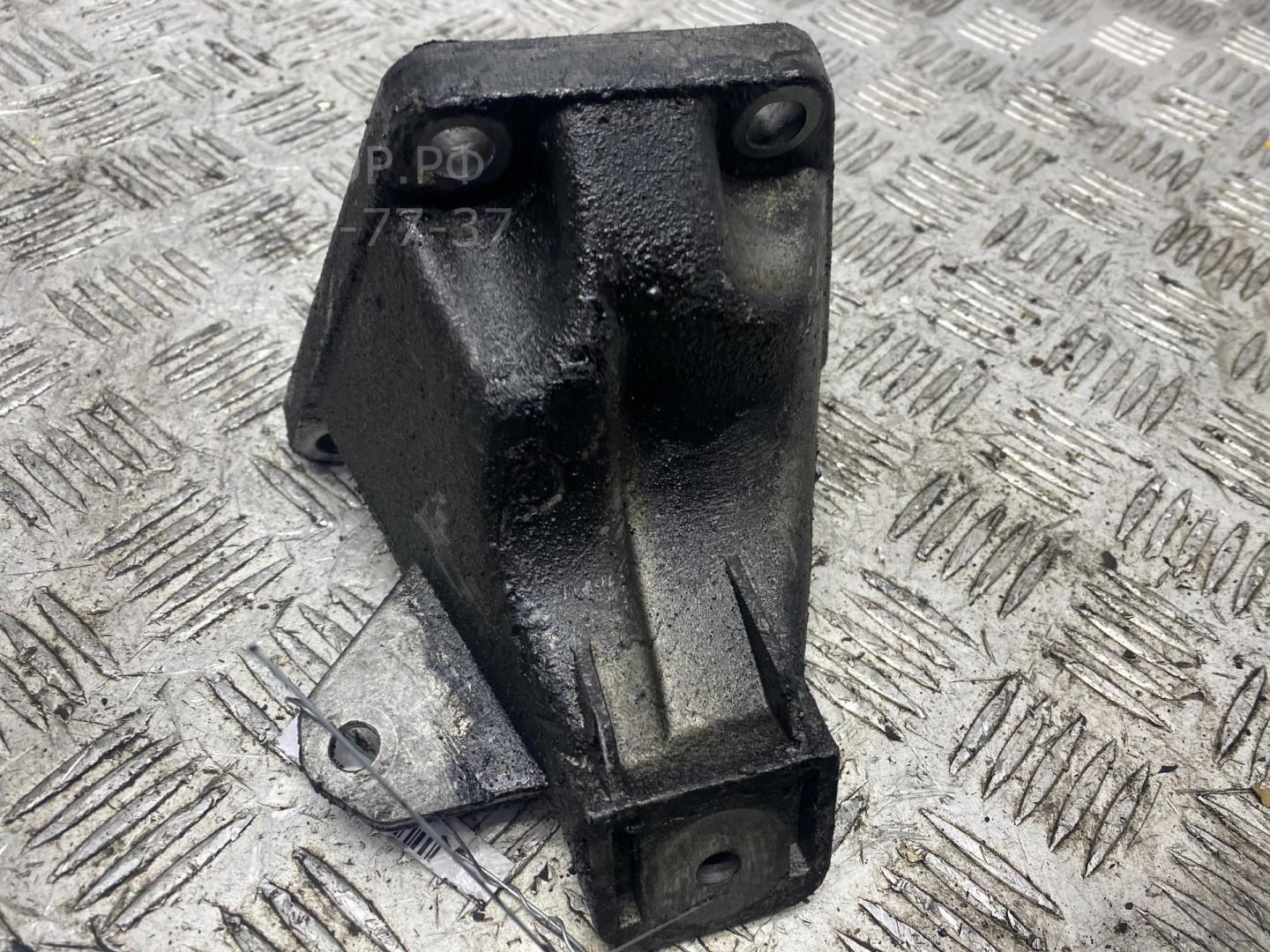 Кронштейн двигателя правый