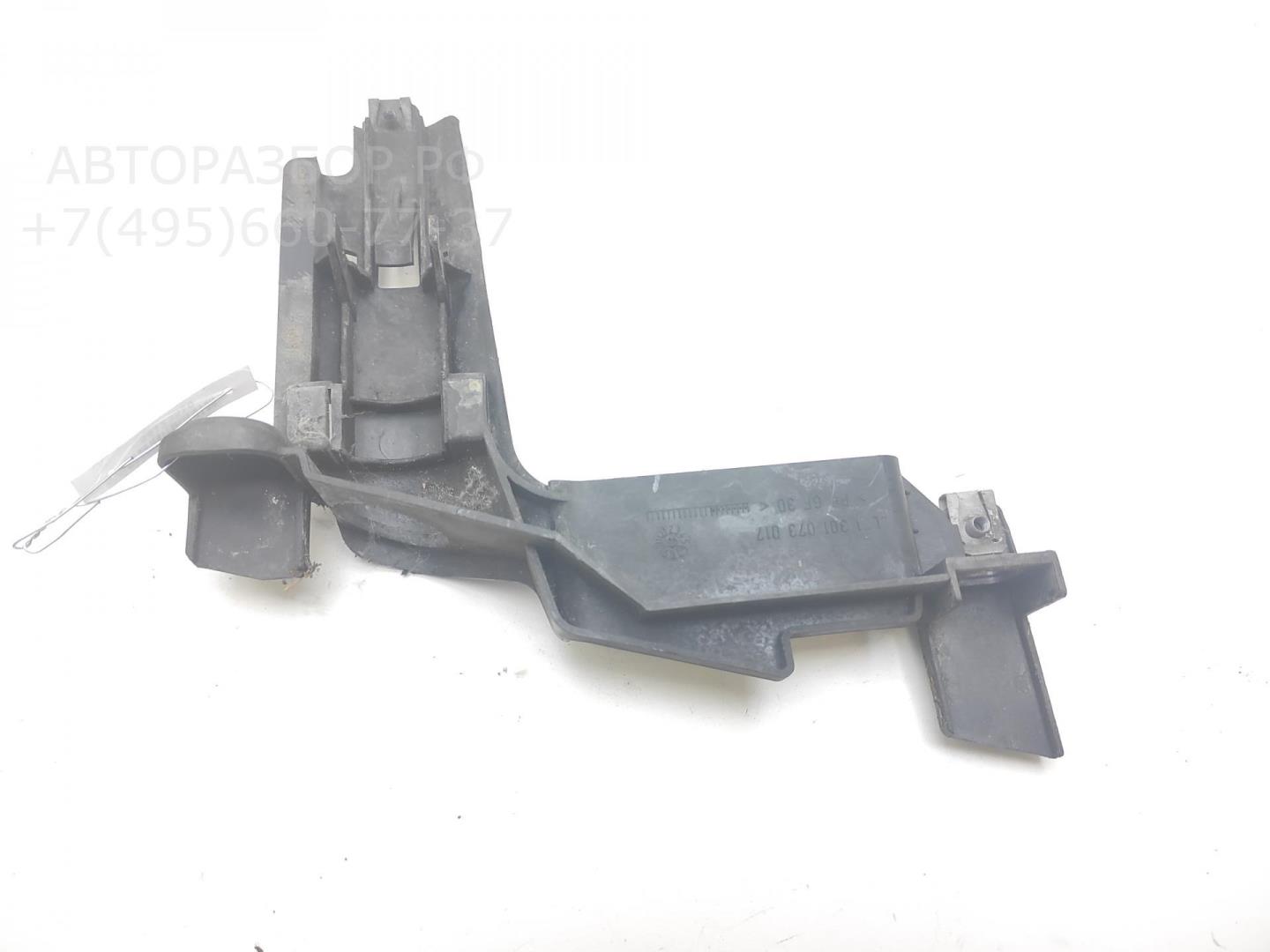 Крепеж фары