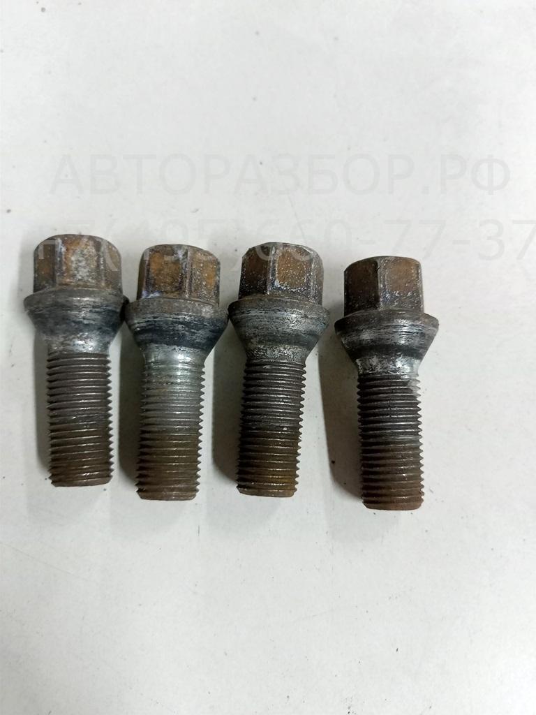 Болт колесный