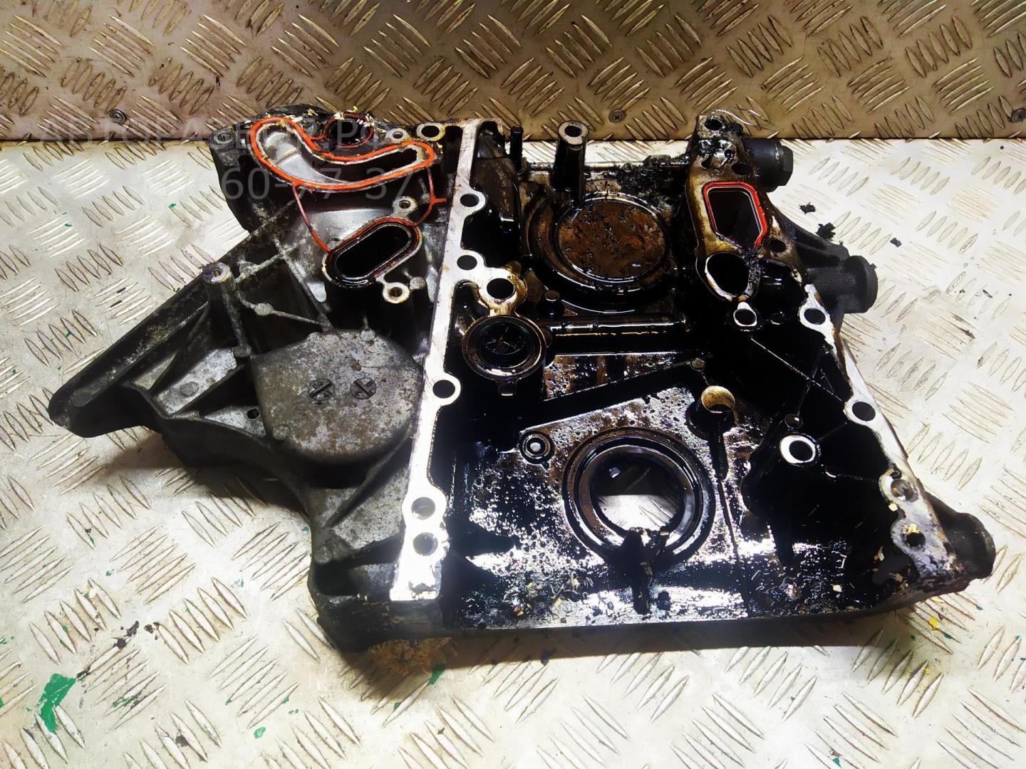 Крышка двигателя передняя