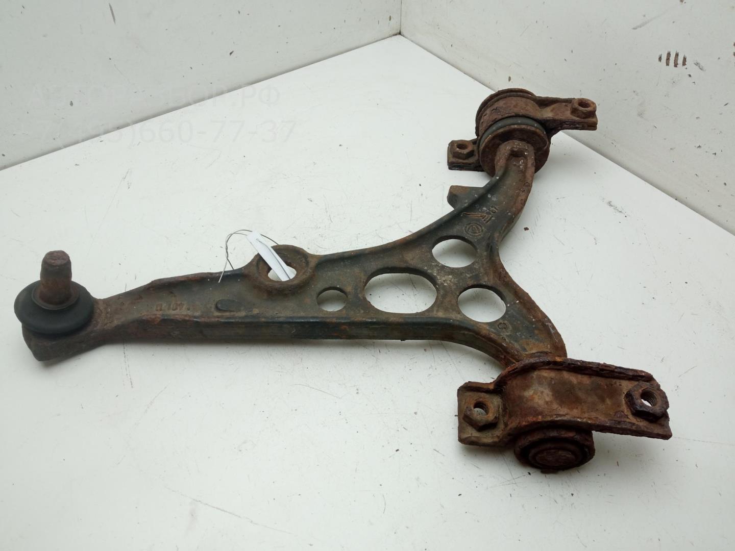 Рычаг передний правый