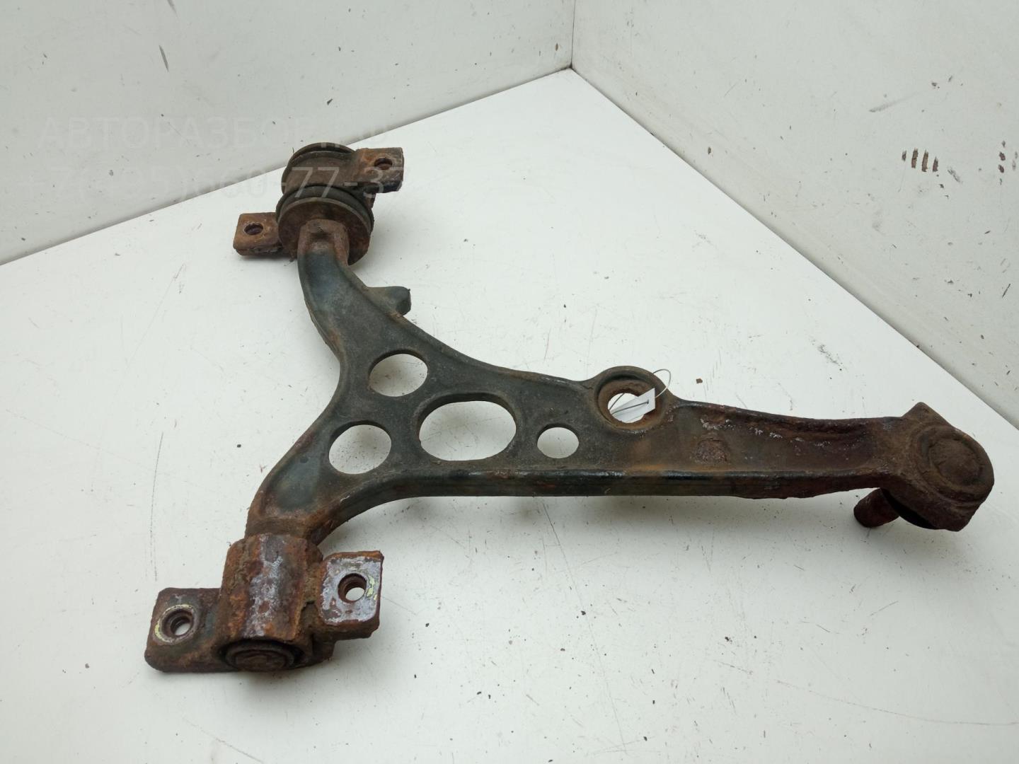 Рычаг передний правый