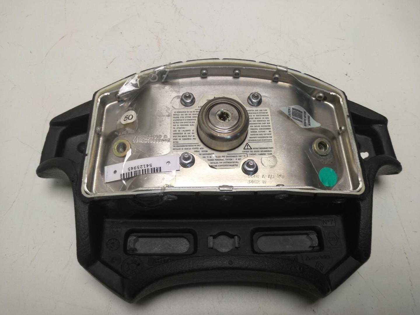 Подушка безопасности в рулевое колесо