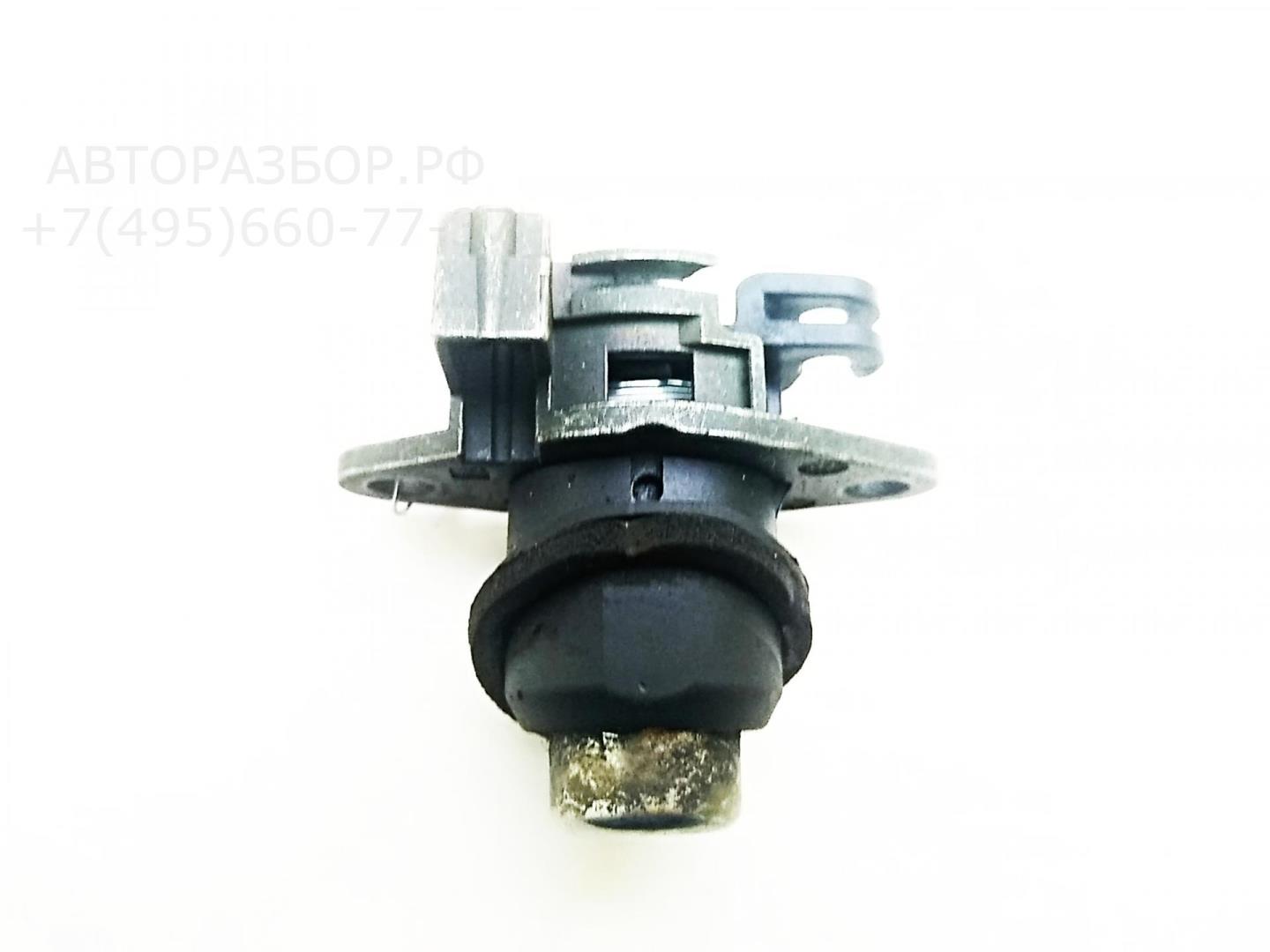 Вставка замка багажника