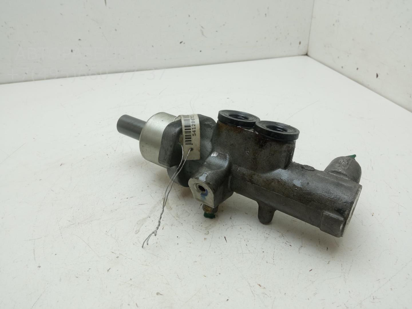 Цилиндр тормозной главный