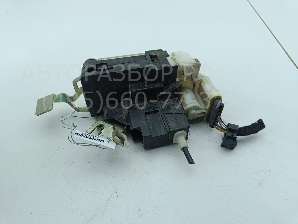 Замок двери передней левой