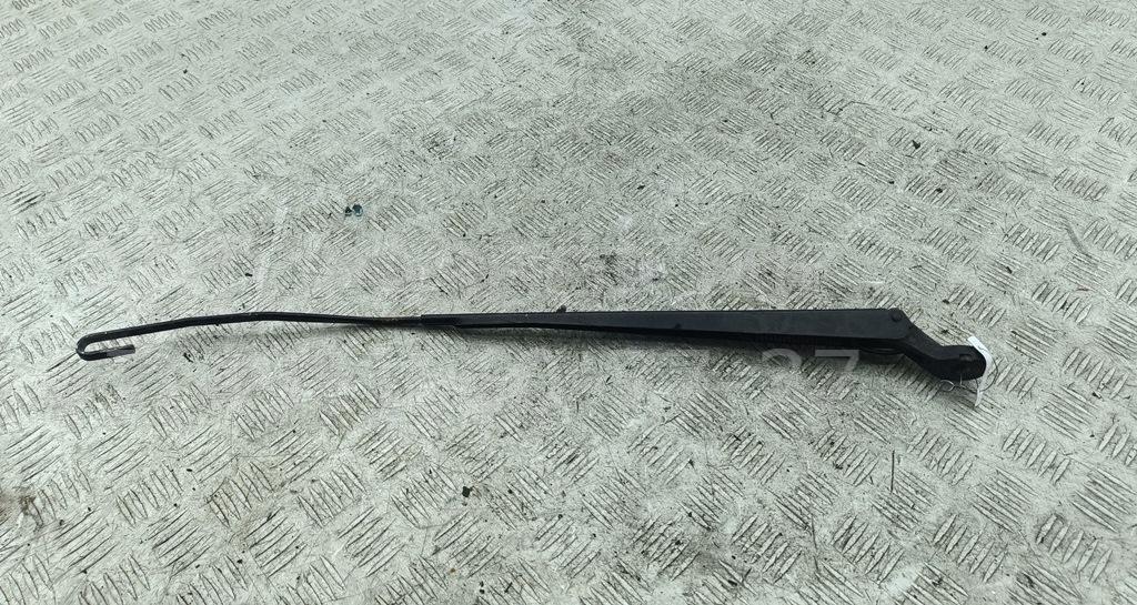 Поводок стеклоочистителя передний левый