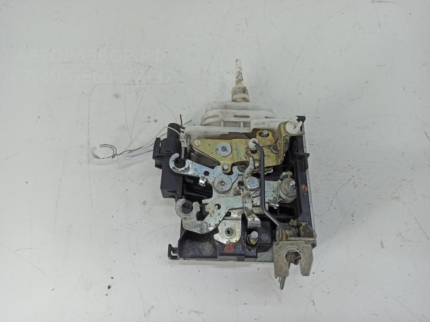 Замок двери передней правой