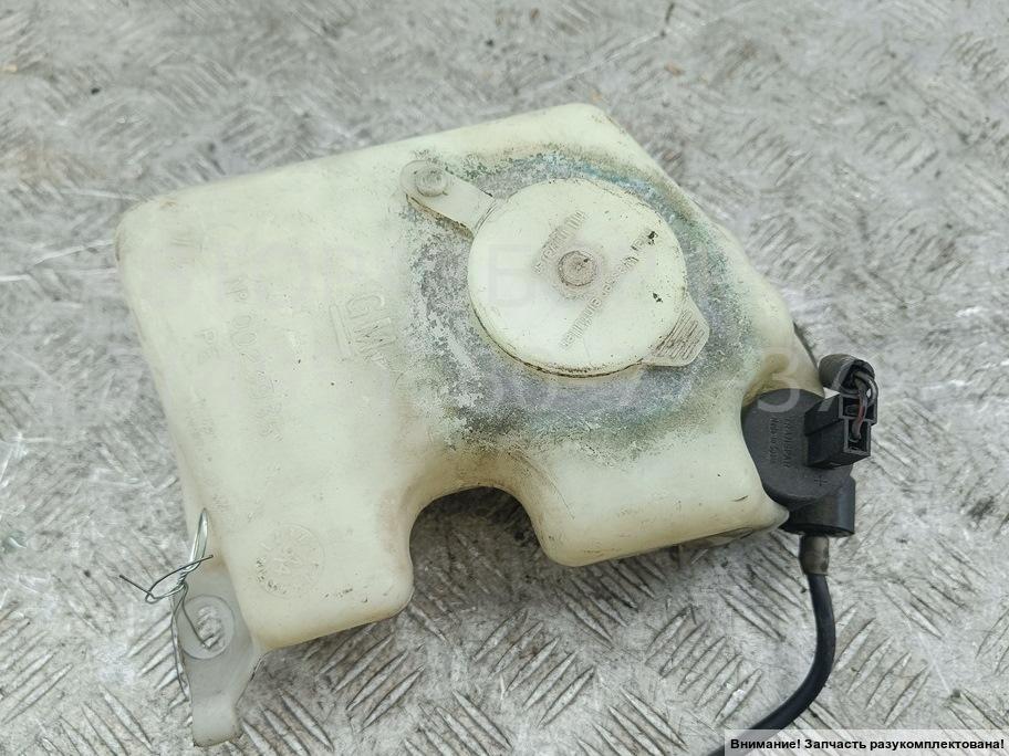 Бачок омывателя лобового стекла