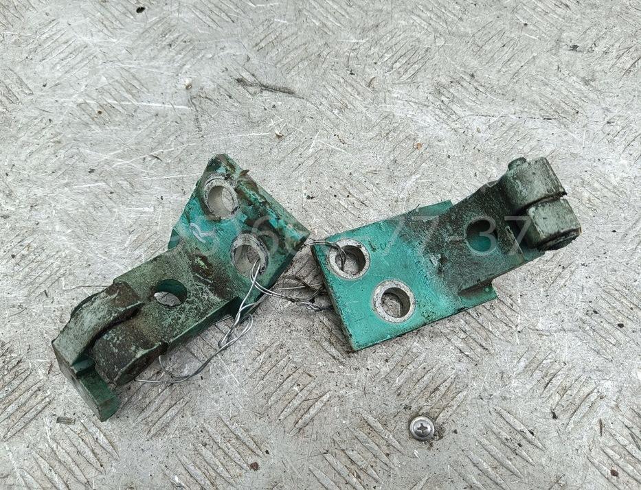 Петля двери