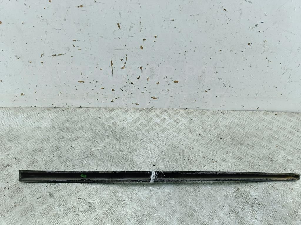 Накладка двери передней правой