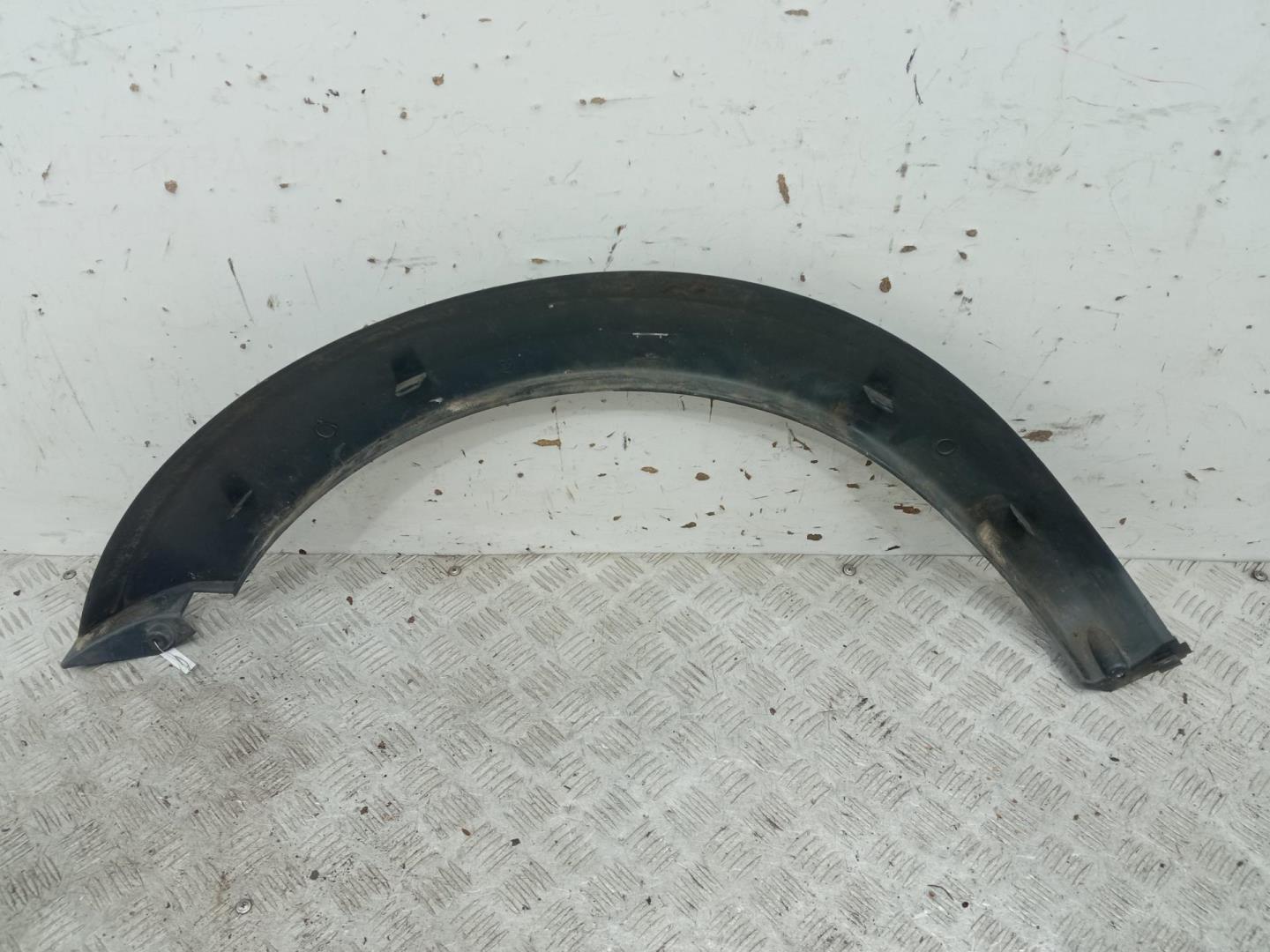 Накладка переднего крыла правого