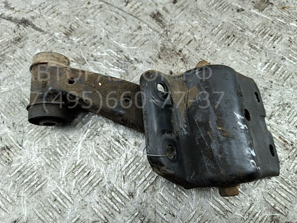 Рычаг передний левый