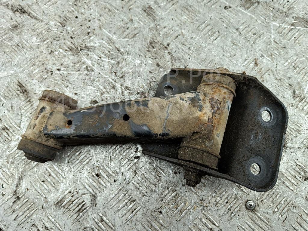 Рычаг передний правый