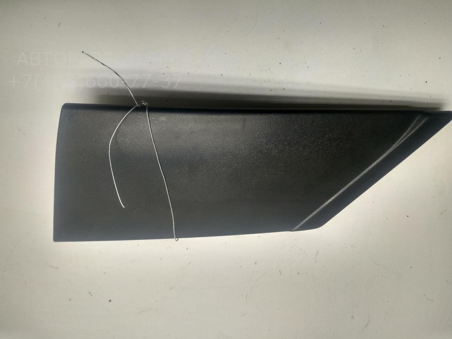 Накладка двери передней правой