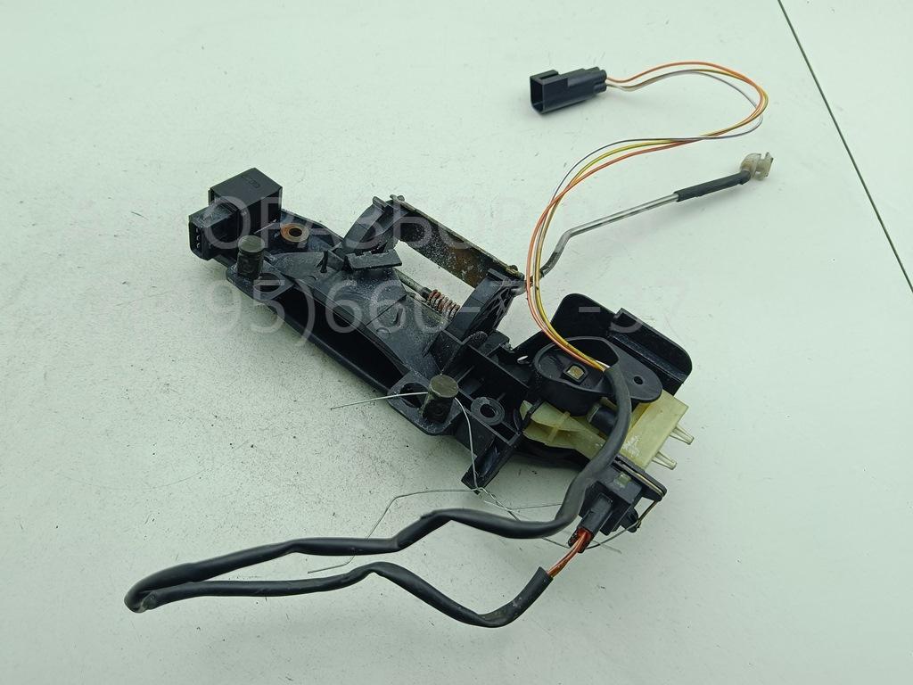 Ручка двери передней наружная правая