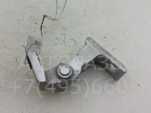 Петля двери