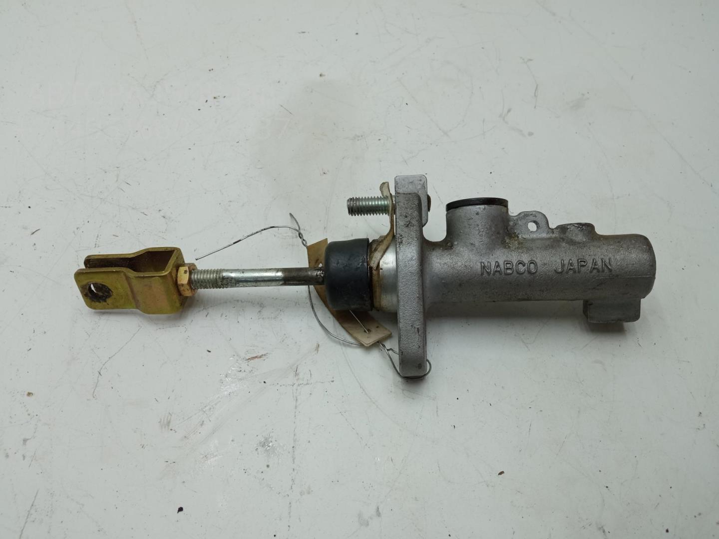 Цилиндр сцепления главный