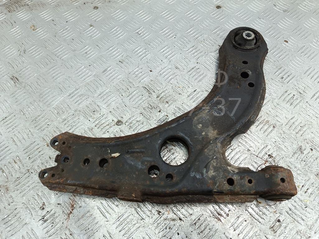Рычаг передний правый