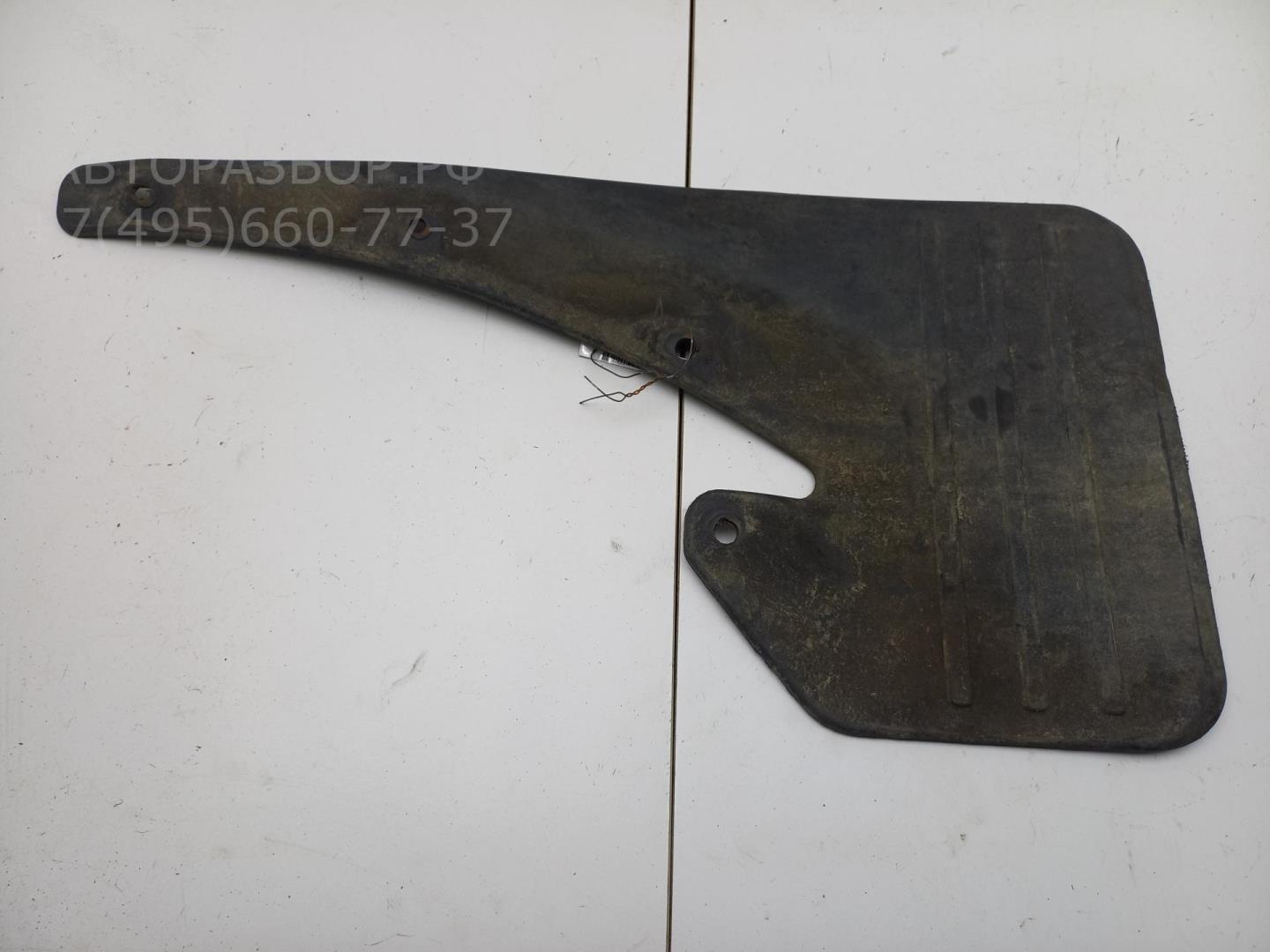 Брызговик передний правый