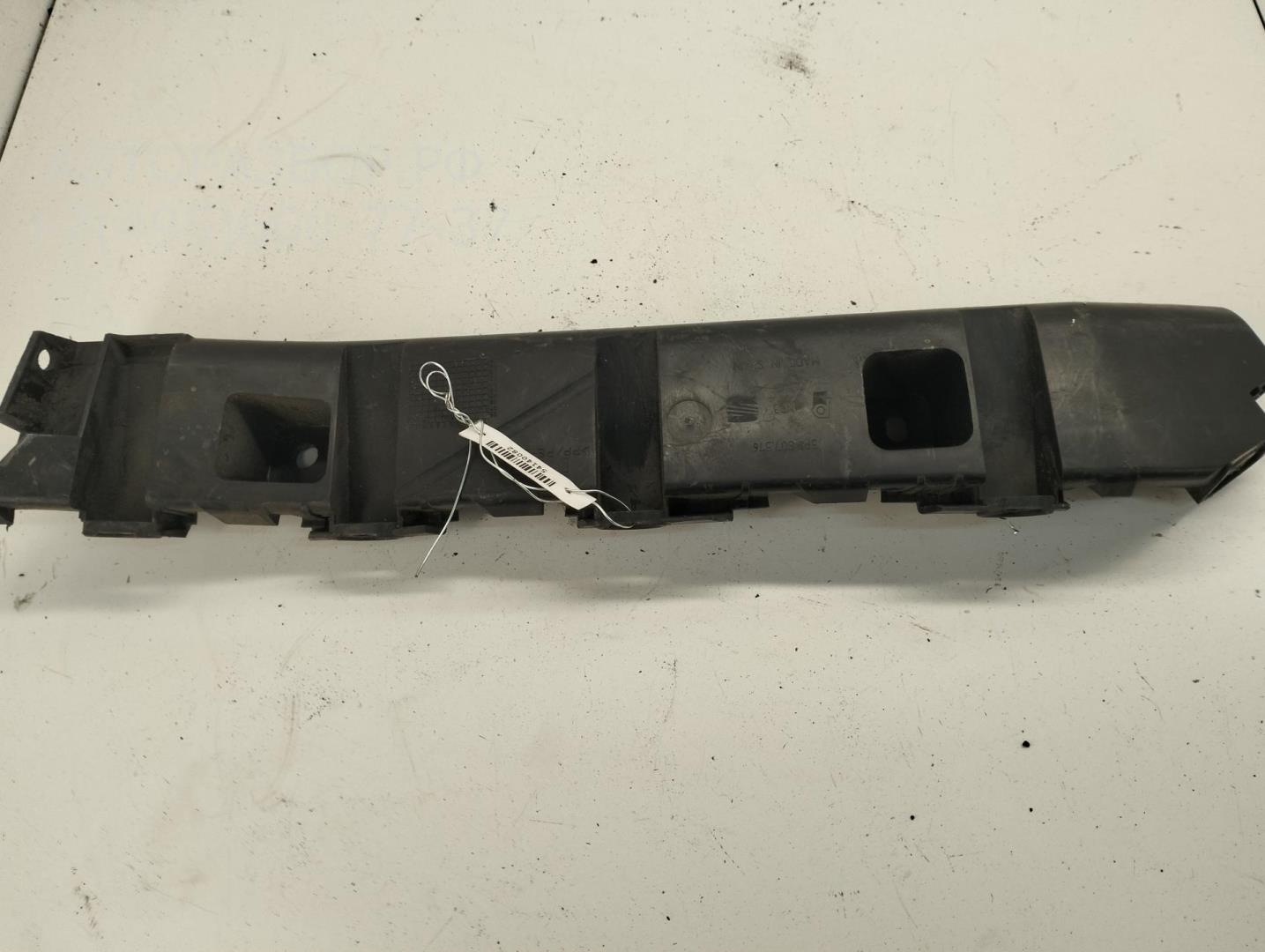 Кронштейн заднего бампера