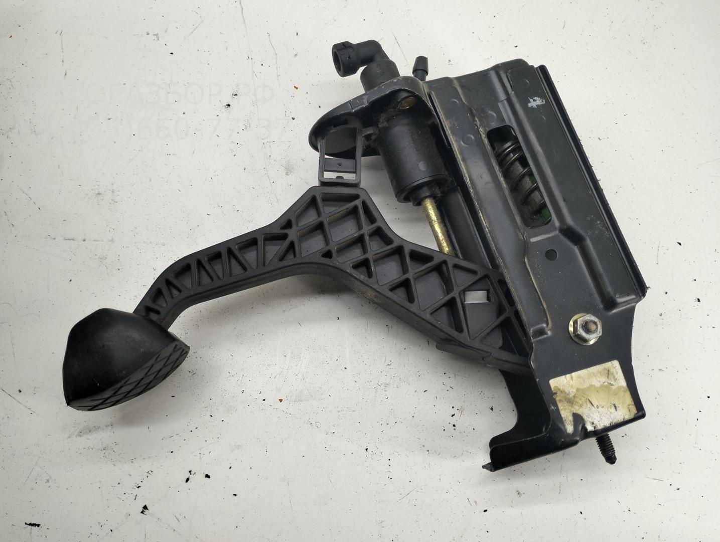 Цилиндр сцепления главный