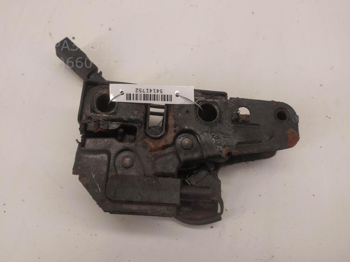 Замок капота